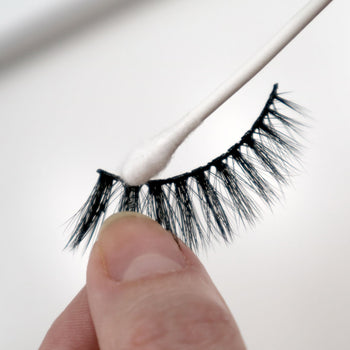 Dollbaby London Vegan 'Angel' lashes cleaning with a cotton bud